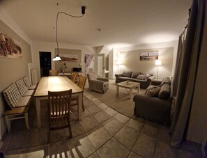 Télévision, livres, chaîne hi-fi