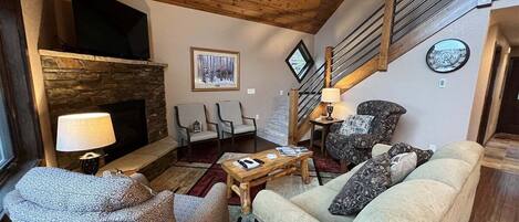 TV, fireplace