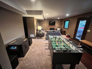 Game room - Terry Ridge, wifi, AC, Hot tub (Lead)