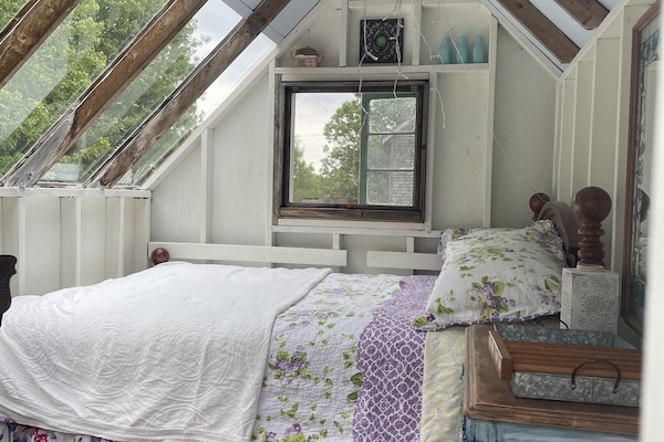 1 bedroom, bed sheets