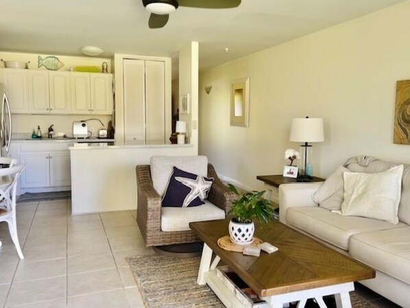 Smart TV - Turtle Bay Papaya Hale Available dates in July, August and September 2026! (Kahuku)