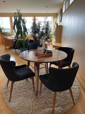 Dining - Forget your worries in this spacious and serene space!! (Yellowknife)
