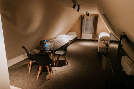 Classic Quadruple Room | Desk, soundproofing, free WiFi