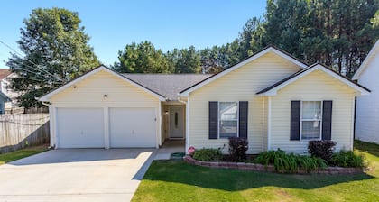 Basketball Court Cozy 3 BR in Decatur