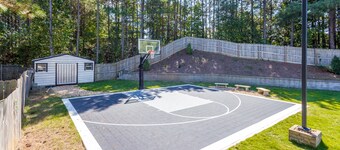 Basketball Court Cozy 3 BR in Decatur