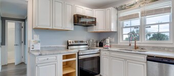 Oceanfront Private Beach House w/Private Hot Tub + Free Attraction Tickets!