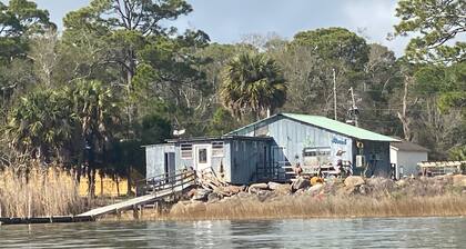 Apalachicola Oyster House, new Dock, FREE paddle boat, 2 Kayaks, 2 paddle boards