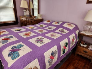 3 bedrooms, desk, iron/ironing board, free WiFi