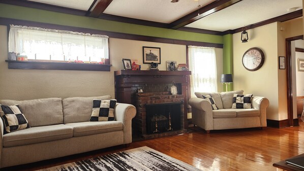 Smart TV, fireplace, DVD player, books