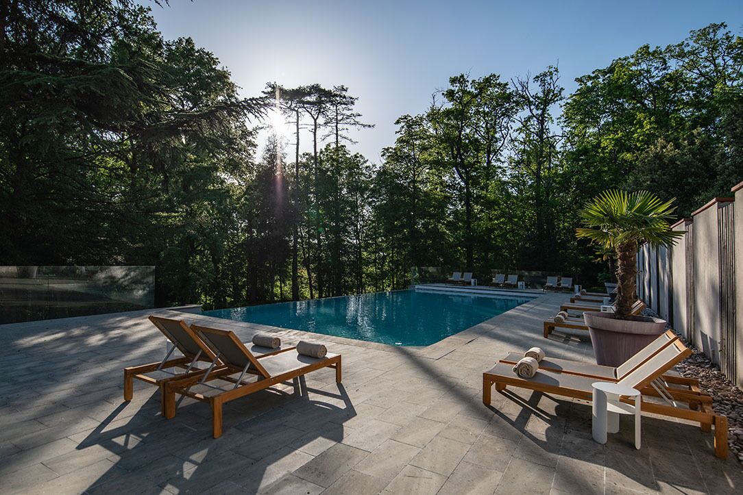 2 binnenzwembaden en een buitenzwembad