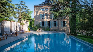 2 indoor pools, outdoor pool