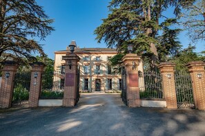 Front of property - Château de Fiac Hôtel & Spa (Fiac)