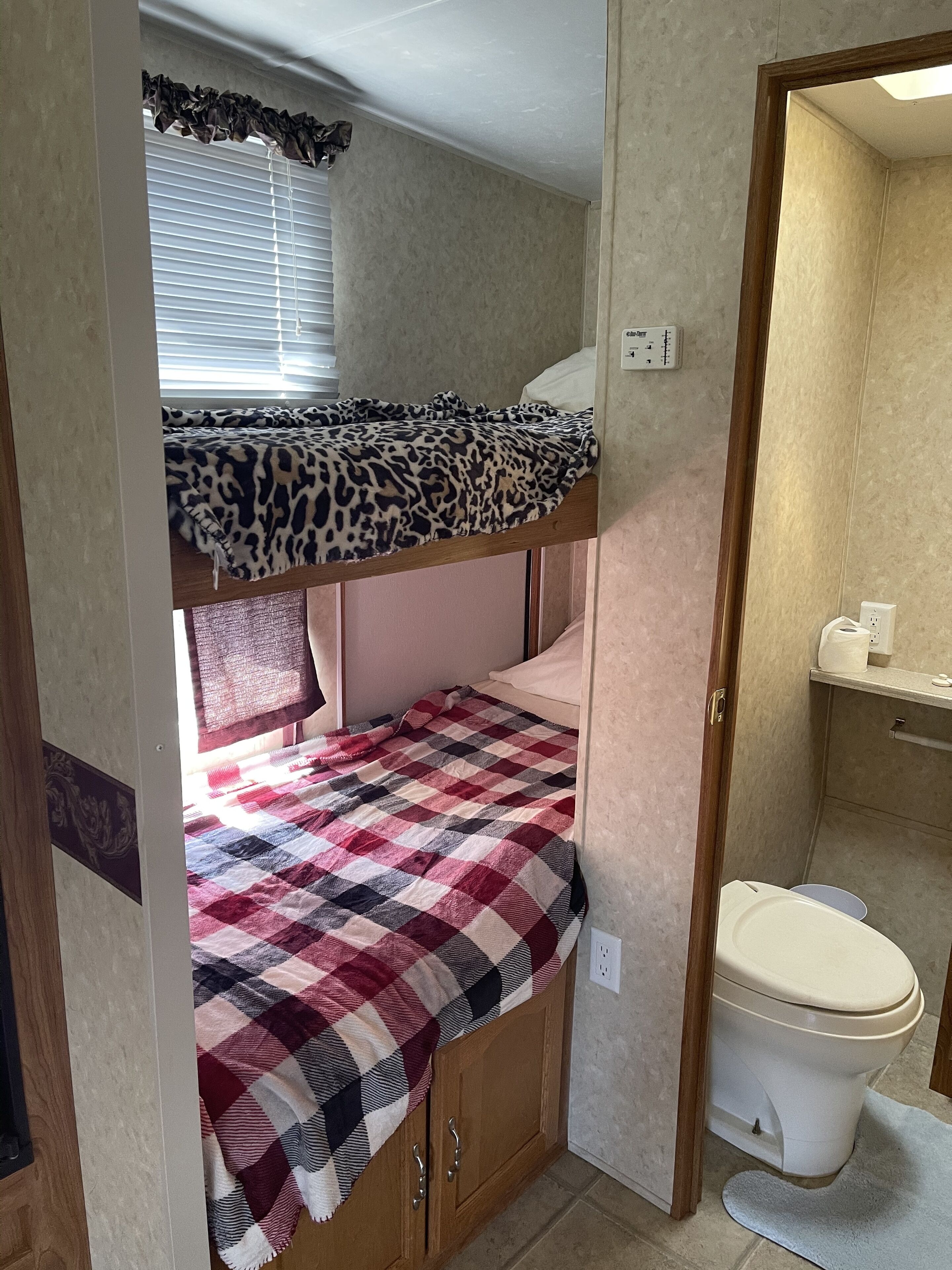 2 bedrooms, bed sheets