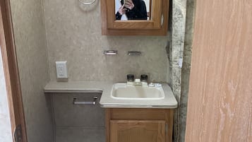 Combined shower/bathtub, towels, soap, shampoo