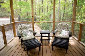 Terrace/patio - Serenity Ridge Cabin D: Hideaway + Hot Tub (Mill Spring)