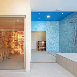 Bañera de hidromasaje interior