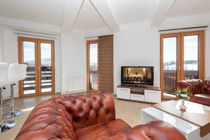 特级公寓 | 起居区 | 41-英寸LED 电视 （配备有线频道）、电视