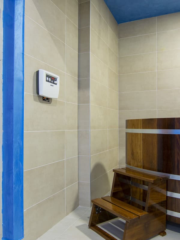 Sauna, body treatments, aromatherapy, sports massages, detox wraps