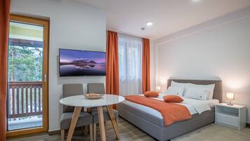 Kamar Double Deluks | Minibar, brankas, tirai kedap cahaya, dan Wi-Fi gratis