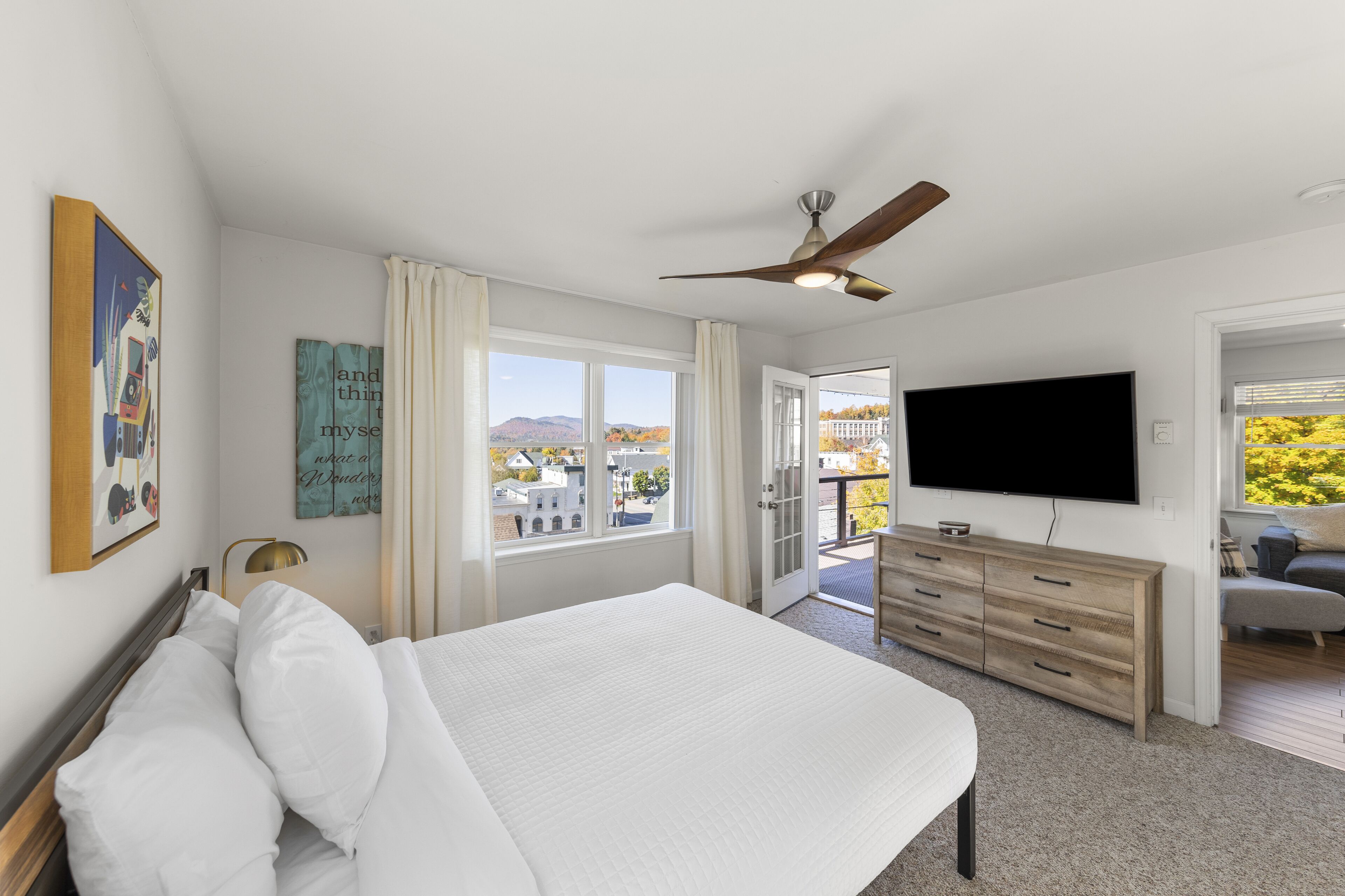 3 chambres, chambres insonorisées, fer et planche à repasser