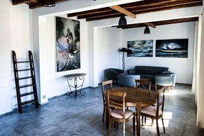 Interior - Andromeda : live into a stylish Flat in Hellville! (Hellville)