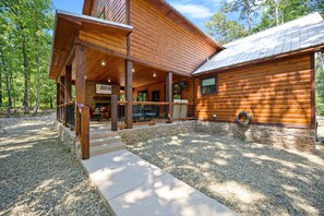 Exterior - Lanford's Landing! New 5Bed 4.5 Bath with gaming/bunk loft! (Broken Bow)