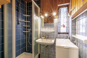 Towels - Village center with balcony, view and parking (La Clusaz)