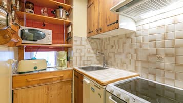 Réfrigérateur, micro-ondes, four, cafetière/bouilloire