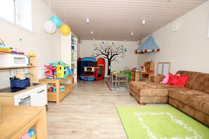 Children's area - 5-star vacation home with approx. 80 sqm living space on the ground and upper floor (Wyk auf Föhr)