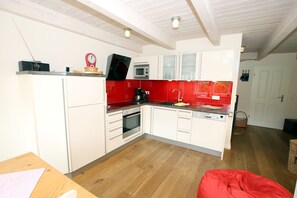 Fridge, microwave, oven, dishwasher - 5-star vacation home with approx. 80 sqm living space on the ground and upper floor (Wyk auf Föhr)