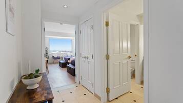 Desk, iron/ironing board, WiFi, bed sheets