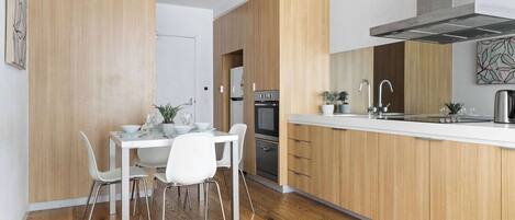 Réfrigérateur, four, plaque de cuisson, lave-vaisselle