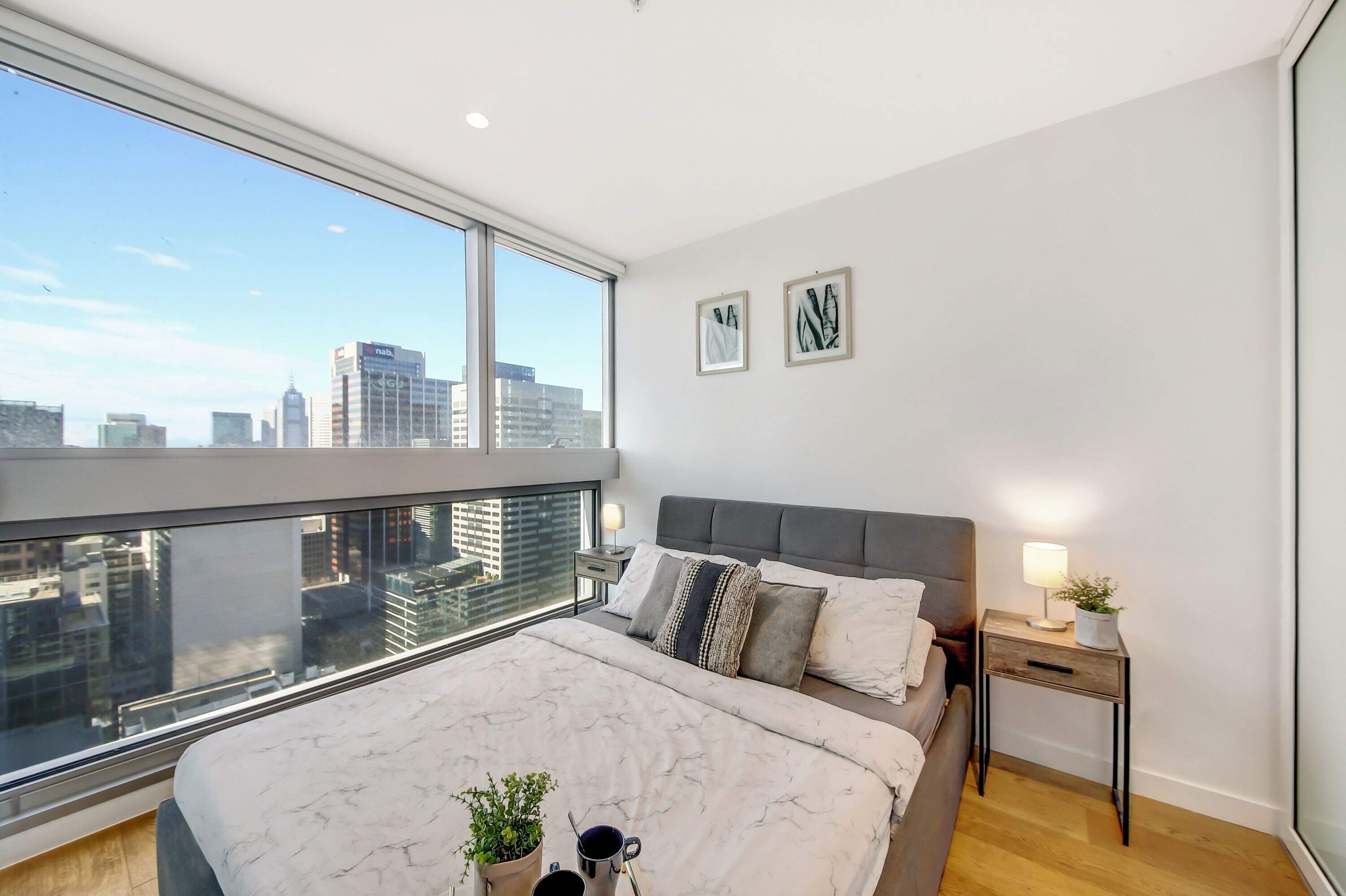 A Stylish 2BR Apt Near Southern Cross + City Views
