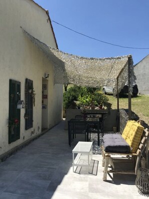 Outdoor dining - Appartement Charmant, Emplacement Idéal (Ghisonaccia)