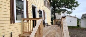 4 BD Apt sleeps 10 people. 4 min walk to the beach
