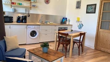 Refrigerador, microondas, horno, placa de cocina