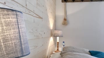1 bedroom, desk, free WiFi, bed sheets