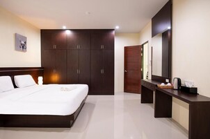 Quarto família | Escrivaninha, cortinas blackout, Wi-Fi de cortesia, roupa de cama
