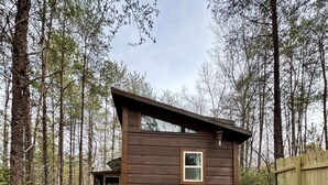 Terrace/patio - Serenity Ridge Cabin E: Couple's Holiday (Mill Spring)