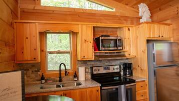 雪櫃、微波爐、焗爐、爐具