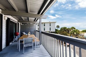 Outdoor dining - 2/2 Oceanside Modern Condo with Amazing Ocean View (Treasure Island)