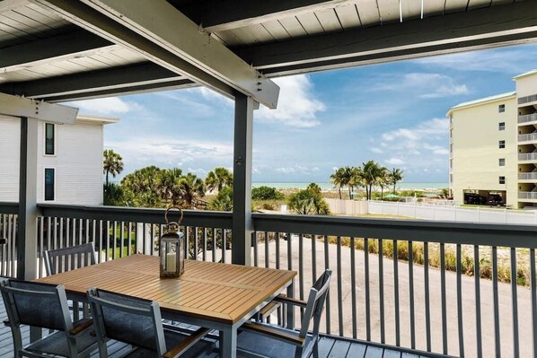 Outdoor dining - 2/2 Oceanside Modern Condo with Amazing Ocean View (Treasure Island)