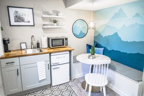 Fridge, microwave, coffee/tea maker, electric kettle