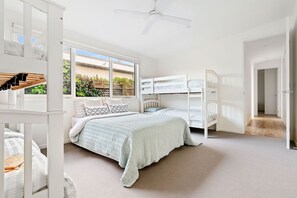 5 bedrooms, WiFi, bed sheets