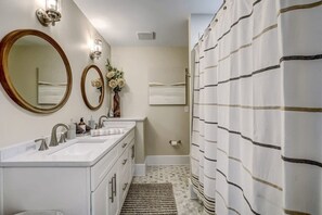 Doccia, asciugacapelli, asciugamani