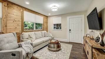 Een televisie en een kantoor