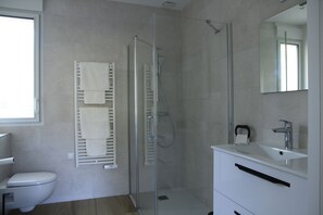 Shower, towels