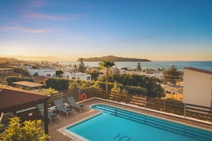 Piscine intérieure, piscine extérieure