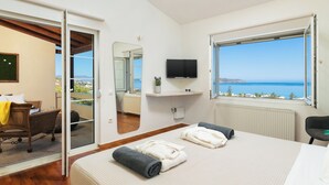 4 chambres, coffres-forts dans les chambres, bureau