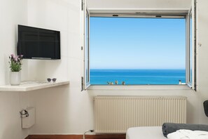 4 bedrooms, in-room safe, desk, iron/ironing board